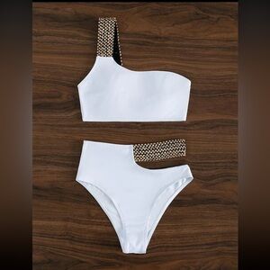 White One-Shoulder Bikini Set with Chain Strap